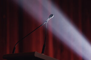 Steal these speechwriting techniques from Niecy Nash-Betts’ powerful Emmy speech